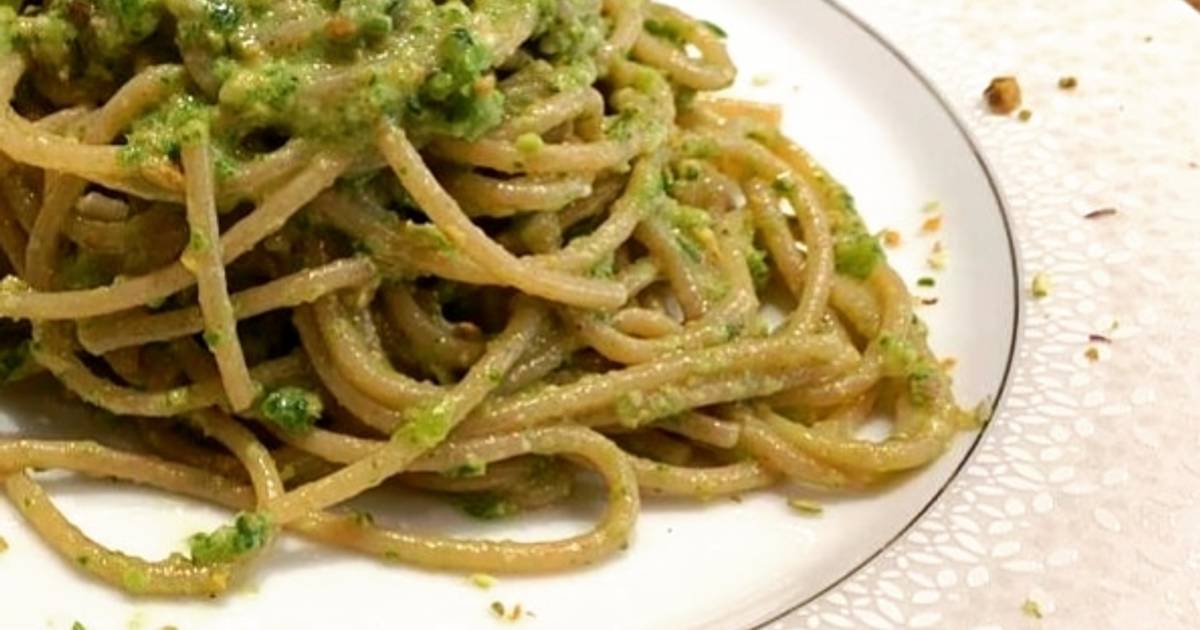 Ricetta Spaghetti integrali al pesto di zucchine e pistacchi di Chicchi &  Radicchi - Cookpad