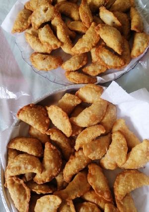 صورة لوصفة سمبوسك بالجبنة واللحمة والمحمرة