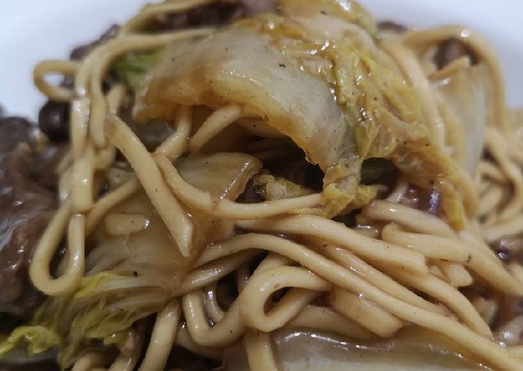 Marinaded steak strips with noodles