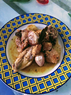 Una foto de Pollo con ajos, rico, rico
