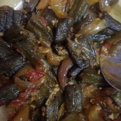 A picture of Bhindi with onion.