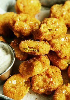 A picture of Fried pickles.