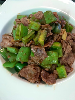 A picture of Stir-Fried Beef with Green Peppers.