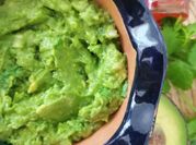 Una foto de salsa guacamole