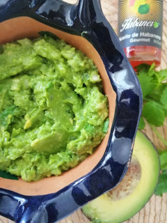 Una foto de Guacamole al aceite de habanero 🌶️💚🥑
