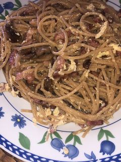 Una foto de Espaguetis integrales a la carbonara