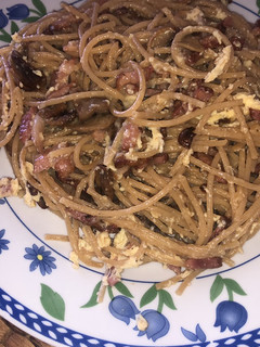 Una foto de Espaguetis integrales a la carbonara