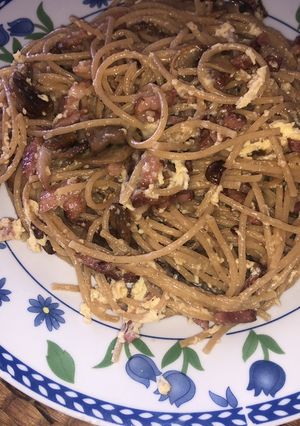 Una foto de Espaguetis integrales a la carbonara