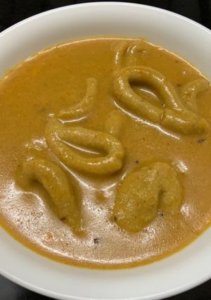 A picture of Ukad Shengole (Maharashtrian Pasta).