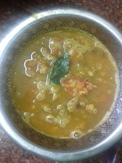 பாசிப்பயறு கொழம்பு (Paasipayaru kulambu recipe in tamil) செய்முறை முக்கிய புகைப்படம்