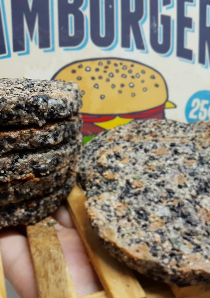 Una foto de Hamburguesas de porotos negros Veganas