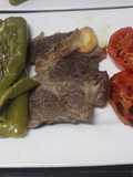 Entrecot al grill doble con pimiento y tomate