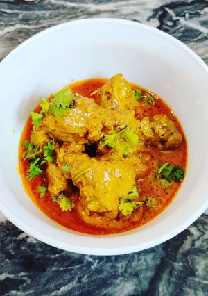 A picture of Makhani Murgh in Cooker.