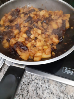 Una foto de Compota de manzanas y ciruelas pasas (sin azúcar)