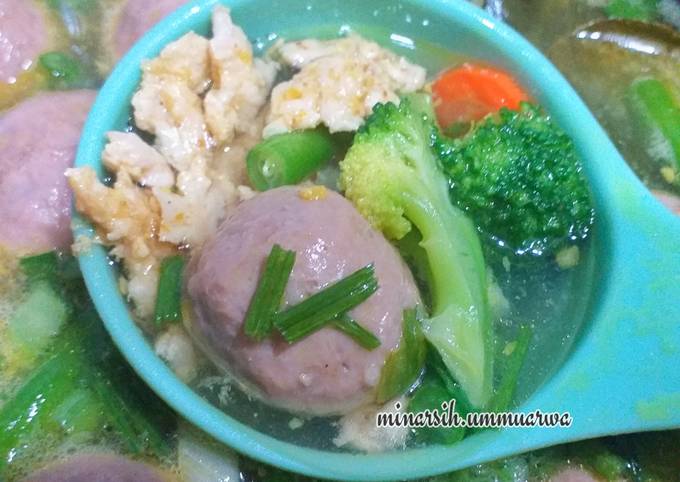 Sup Bening Daging Ayam Cincang, Baso dan Sayuran