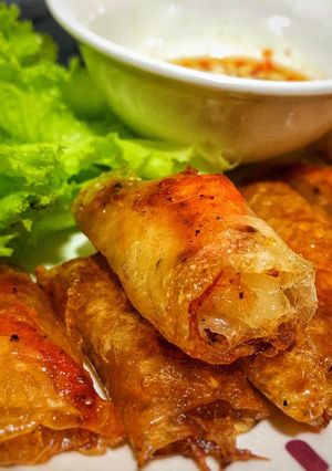 Hình của món Ram Tôm Đất Bình Định Cuốn Bánh Tráng Rau Sống.