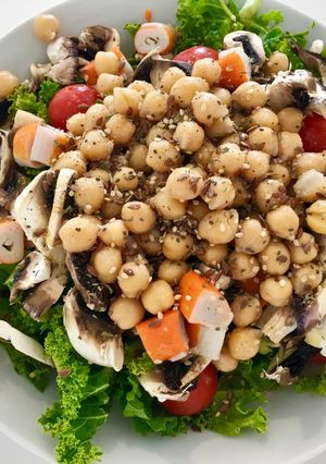 Foto principal de Ensalada de kale con garbanzos