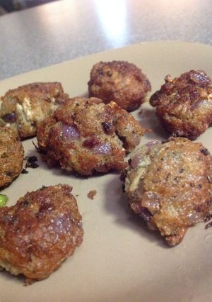 A picture of Chicken bonda.