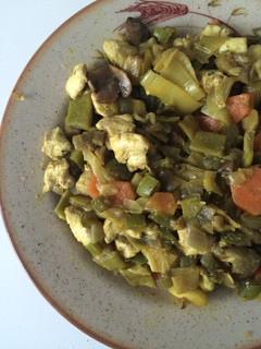 Una foto de Pollo al curry con verduras