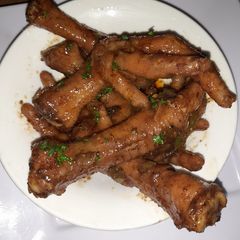 Chicken feet A picture of Chicken feet.