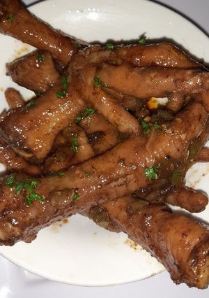A picture of Chicken feet.