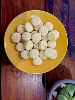 Una foto de Mini galletas de Manteca con Mandarina 🍊