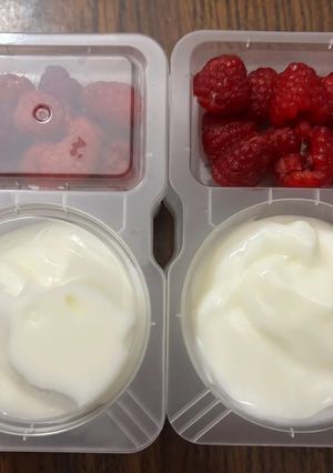 A picture of Raspberry and yogurt snack packs.