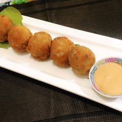 Mac and cheese balls A picture of Mac and cheese balls.