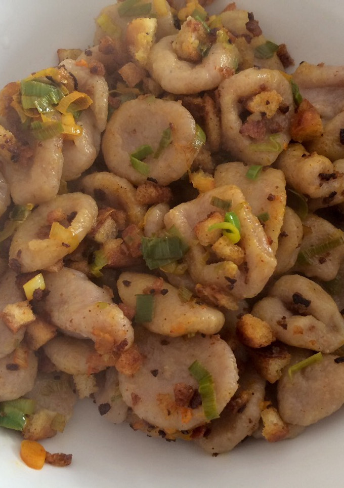 Una foto de Cocina para principiantes: Pasta con azafrán y pan rallado