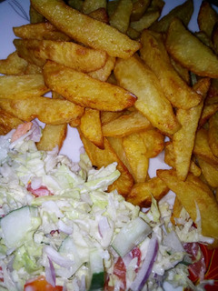 A picture of Fried Irish with salat.