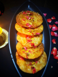 A picture of Chashni poori/pakada poori.