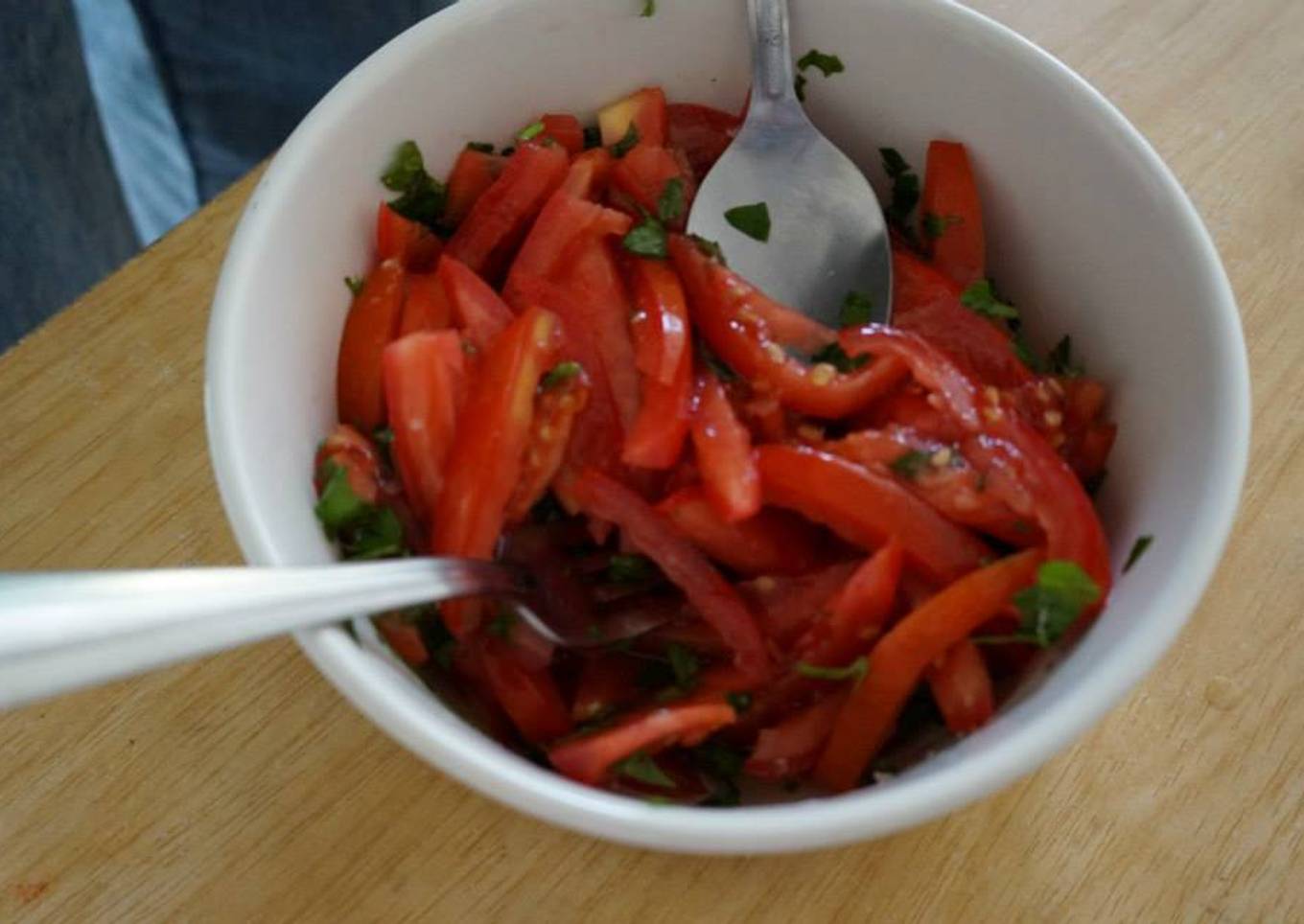 Ensalada de jitomates al cilantro y sangrita