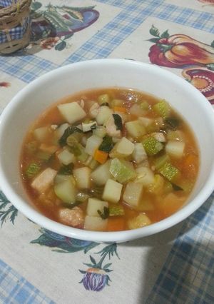 Una foto de Sopa de pescado con verduras