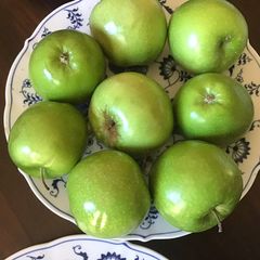 A picture of California Farm Apple Syrup.