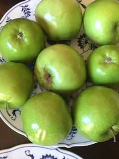 A picture of California Farm Apple Syrup.