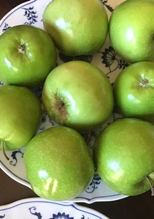A picture of California Farm Apple Syrup.