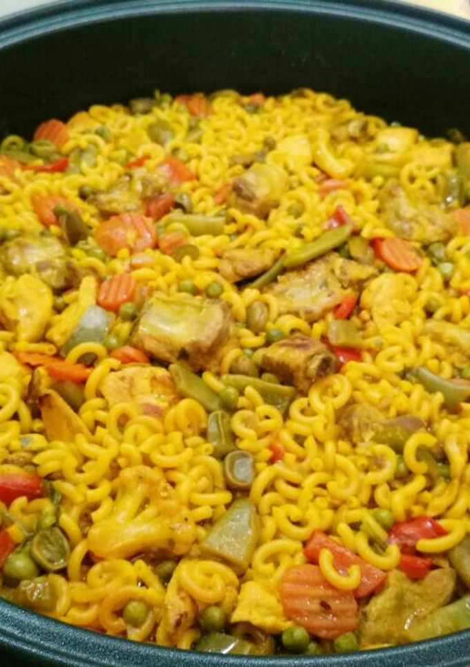 Una foto de Fideuá de costillejas y verdura