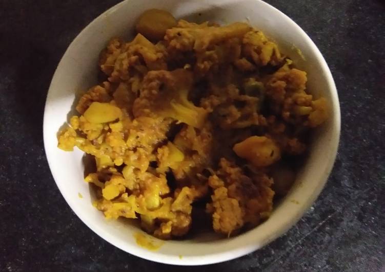 Simple Way to Prepare Quick Aaloo gobi curry