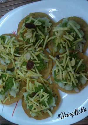 A picture of Faraali sev puri chaat.