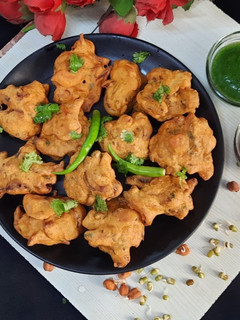 स्प्राउट्स मिक्स पकौड़ा (Sprouts Mix pakoda recipe in Hindi) रेसिपी मुख्य फोटो