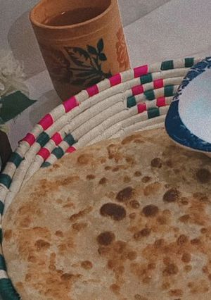 A picture of Mooli k parathay.
