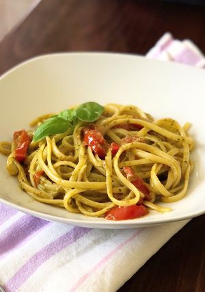 Foto di Linguine senza glutine con pesto e pomodorini saltati in padella