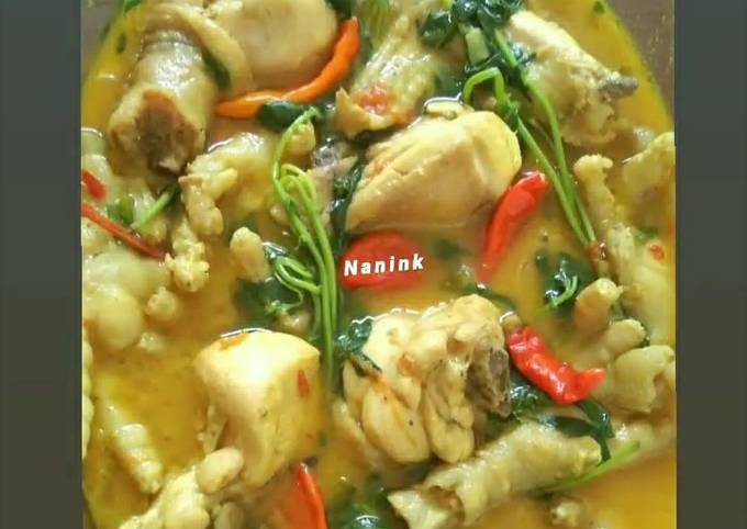 Daging ayam Ceker Kemangi (woku)