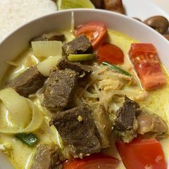 A picture of Soto Sapi/Traditional Indonesian Yellow Soup.