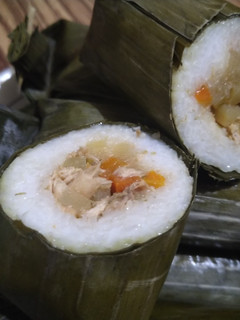 Foto resep Lontong isi lengkap sama bakwan n sambel kacang