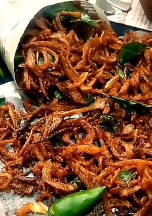 வெங்காய பக்கோடா (Onion pakoda recipe in tamil) செய்முறை முக்கிய புகைப்படம்