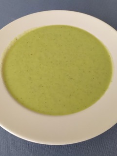 Una foto de Crema fría de pepino y manzana