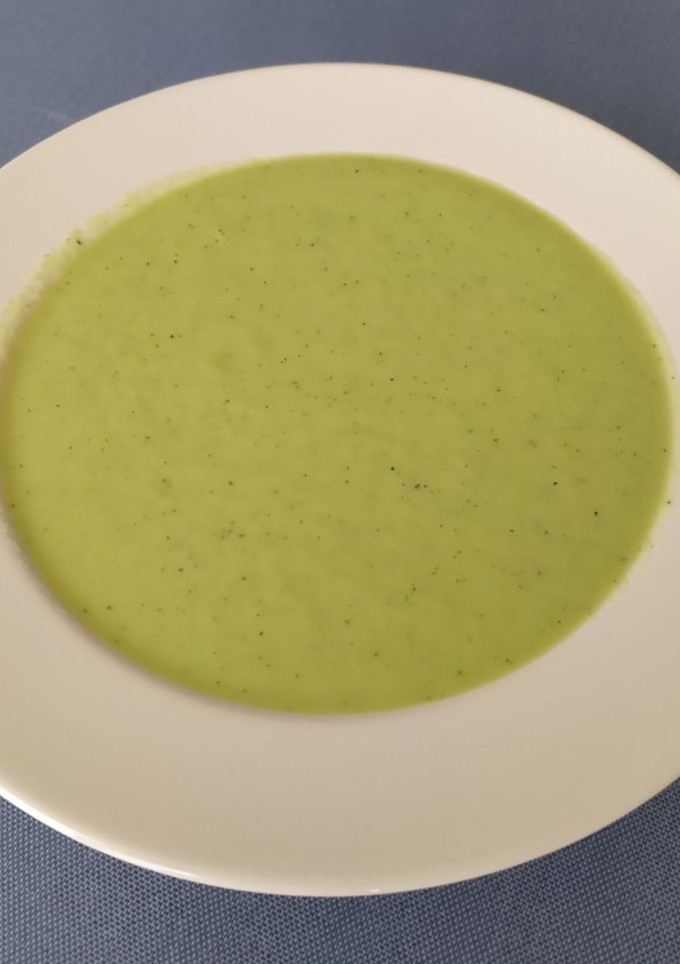 Una foto de Crema fría de pepino y manzana