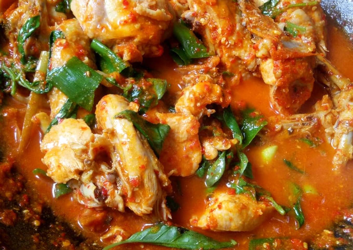 Mata ayam dengan saus basil