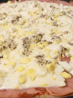 Una foto de Pizza casera sin tacc, masa saludable (sin premezcla o premezcla casera)